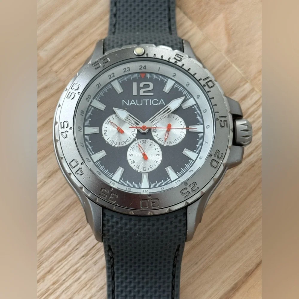 Nautica Aluminum Chronograph-Style Dial Watch Gray Dial Silicone Strap Date Dial